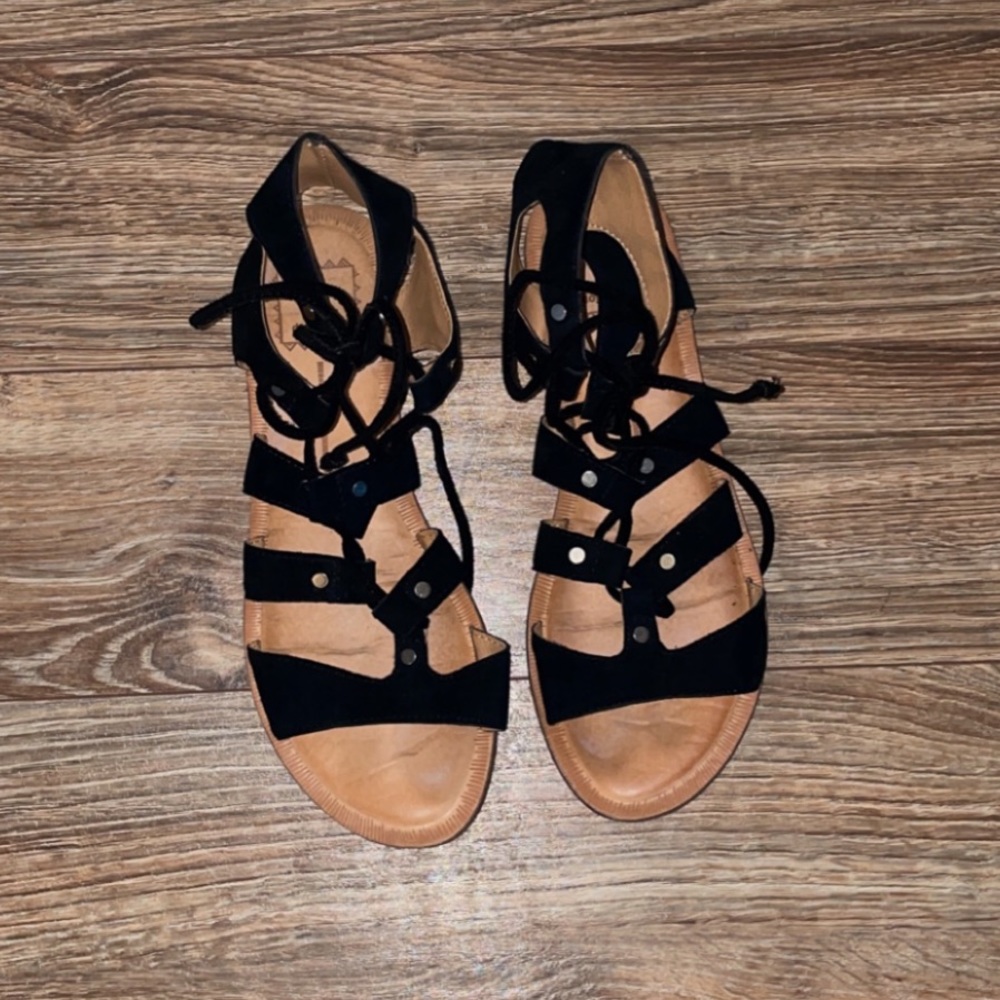 Dolce Vita Black Gladiator Lace Up Sandals - Picture 3 of 11